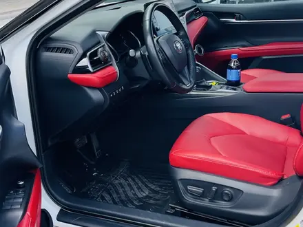 Toyota Camry 2023 года за 13 800 000 тг. в Актау – фото 7