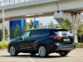Toyota Highlander 2023 года за 31 000 000 тг. в Астана – фото 27
