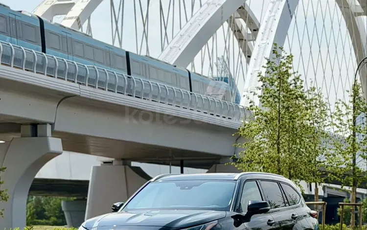 Toyota Highlander 2023 года за 31 000 000 тг. в Астана