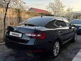 Skoda Superb 2019 года за 13 900 000 тг. в Алматы – фото 4