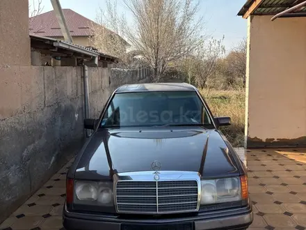 Mercedes-Benz E 220 1993 года за 2 100 000 тг. в Шымкент