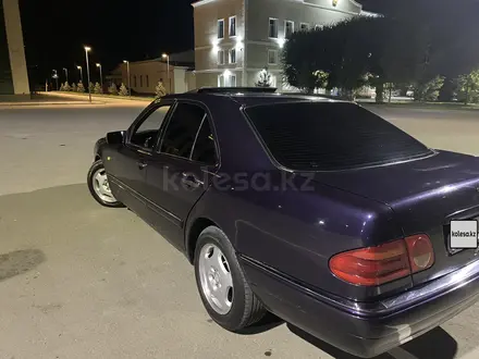 Mercedes-Benz E 230 1997 года за 2 800 000 тг. в Талдыкорган – фото 3