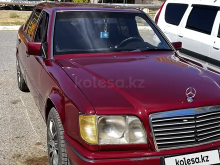 Mercedes-Benz E 220 1993 года за 1 600 000 тг. в Байконыр – фото 5