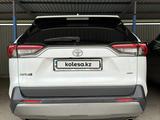 Toyota RAV4 2020 года за 17 000 000 тг. в Актобе