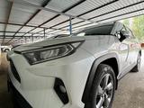 Toyota RAV4 2020 года за 17 000 000 тг. в Актобе – фото 4