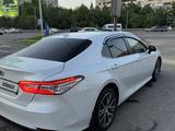 Toyota Camry 2021 года за 13 500 000 тг. в Алматы – фото 5