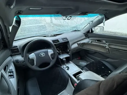 Toyota Camry 2011 года за 3 000 000 тг. в Атырау – фото 2