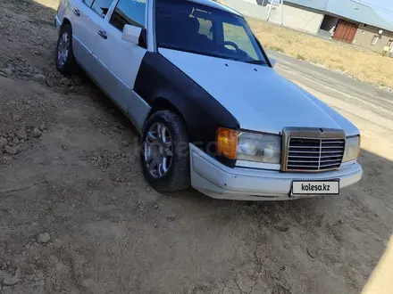 Mercedes-Benz E 200 1992 года за 900 000 тг. в Шымкент – фото 2