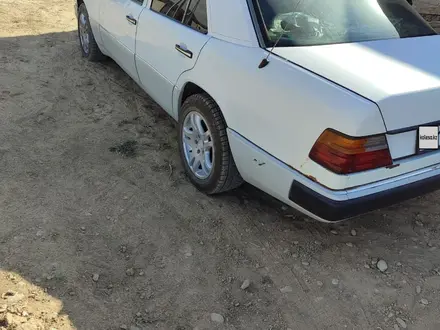 Mercedes-Benz E 200 1992 года за 900 000 тг. в Шымкент