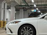 Lexus ES 250 2020 годаүшін22 000 000 тг. в Актобе – фото 3