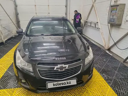 Chevrolet Cruze 2013 года за 3 800 000 тг. в Астана – фото 2