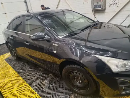 Chevrolet Cruze 2013 года за 3 800 000 тг. в Астана – фото 3