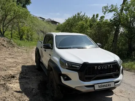 Toyota Hilux 2024 года за 31 500 000 тг. в Алматы – фото 3