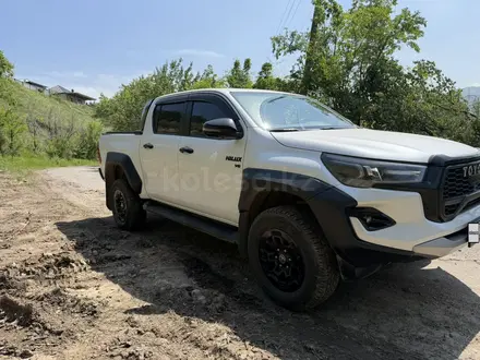 Toyota Hilux 2024 года за 31 500 000 тг. в Алматы – фото 4
