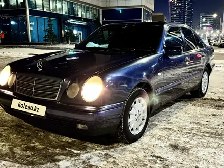 Mercedes-Benz E 200 1997 года за 2 650 000 тг. в Астана