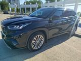 Toyota Highlander 2023 года за 24 200 000 тг. в Астана