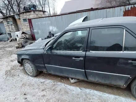 Mercedes-Benz E 260 1991 года за 250 000 тг. в Актобе – фото 3