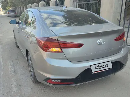 Hyundai Elantra 2020 года за 6 500 000 тг. в Актобе – фото 3