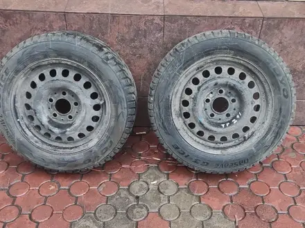 Зимние шипованные колеса за 45 000 тг. в Алматы