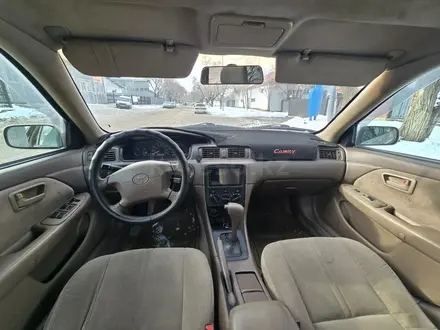 Toyota Camry 2000 года за 2 800 000 тг. в Алматы – фото 10