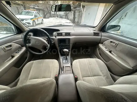 Toyota Camry 2000 года за 2 800 000 тг. в Алматы – фото 21