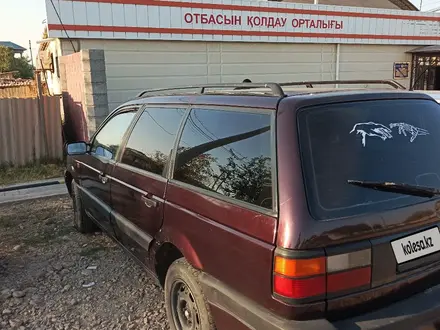 Volkswagen Passat 1993 года за 1 100 000 тг. в Абай (Келесский р-н) – фото 6