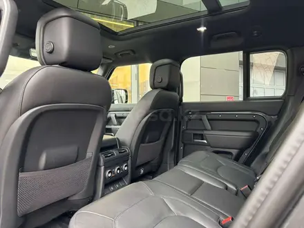 Land Rover Defender 2024 года за 62 500 000 тг. в Алматы – фото 12
