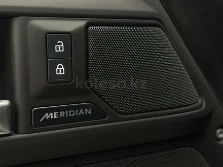 Land Rover Defender 2024 года за 62 500 000 тг. в Алматы – фото 17