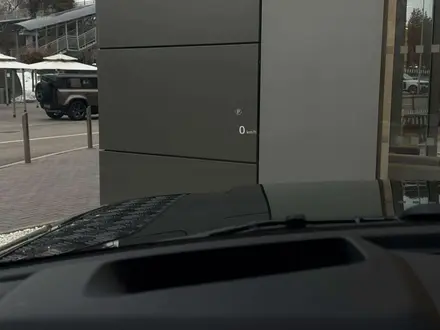 Land Rover Defender 2024 года за 62 500 000 тг. в Алматы – фото 15