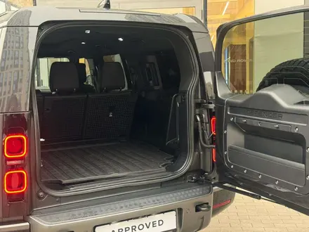 Land Rover Defender 2024 года за 62 500 000 тг. в Алматы – фото 7