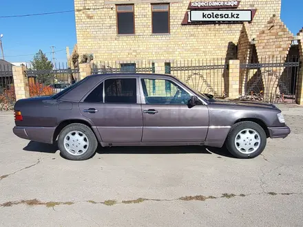 Mercedes-Benz E 230 1991 года за 1 600 000 тг. в Шахтинск – фото 2