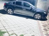 Chevrolet Cruze 2009 года за 3 150 000 тг. в Тараз – фото 2