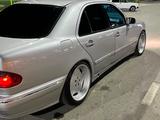 Mercedes-Benz E 320 2002 годаүшін4 000 000 тг. в Сатпаев – фото 4