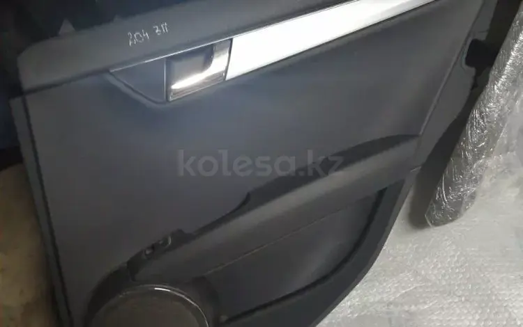 Обшивка двери задний правый Mercedes 204 c-classүшін20 000 тг. в Алматы
