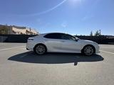 Toyota Camry 2018 года за 12 100 000 тг. в Атырау