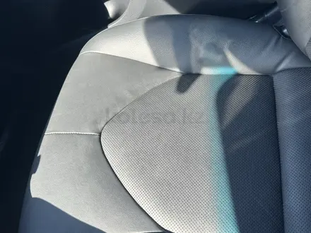Toyota Camry 2018 года за 12 100 000 тг. в Атырау – фото 20