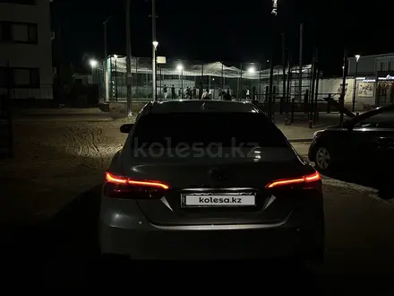 Toyota Camry 2018 года за 12 100 000 тг. в Атырау – фото 21