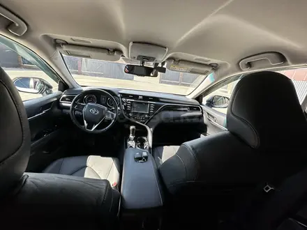 Toyota Camry 2018 года за 12 100 000 тг. в Атырау – фото 6