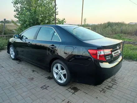 Toyota Camry 2014 года за 6 500 000 тг. в Уральск – фото 3