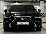 Lexus ES 250 2022 года за 28 000 000 тг. в Астана