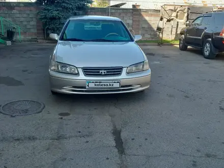 Toyota Camry 2001 года за 3 600 000 тг. в Алматы – фото 2