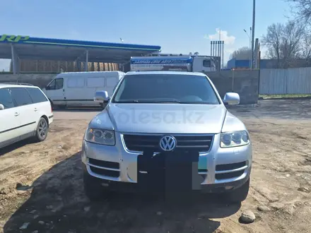 Volkswagen Touareg 2005 года за 3 000 000 тг. в Алматы – фото 4
