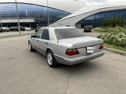 Mercedes-Benz E 280 1993 года за 4 900 000 тг. в Алматы – фото 4