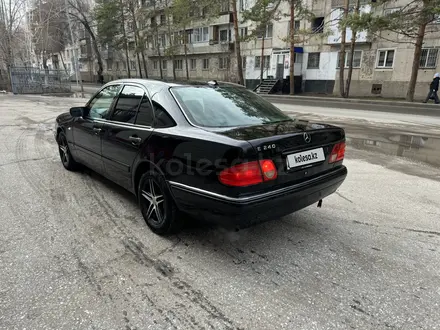 Mercedes-Benz E 240 1999 года за 3 600 000 тг. в Павлодар