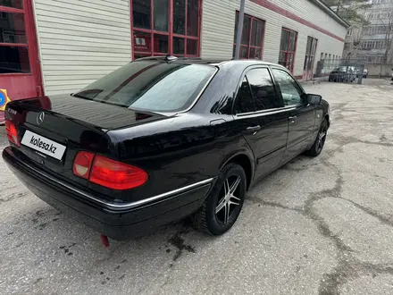 Mercedes-Benz E 240 1999 года за 3 700 000 тг. в Павлодар – фото 10