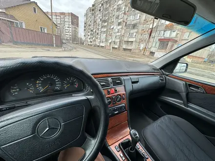 Mercedes-Benz E 240 1999 года за 3 600 000 тг. в Павлодар – фото 27
