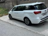 Kia Carnival 2018 года за 11 500 000 тг. в Шымкент – фото 2