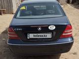 Mercedes-Benz C 240 2000 года за 3 000 000 тг. в Уральск – фото 2