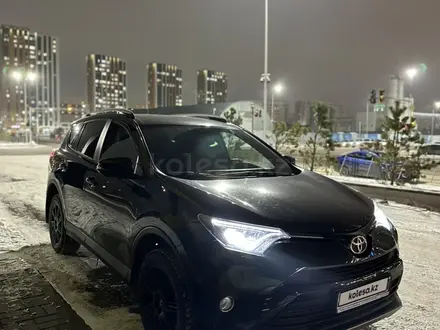 Toyota RAV4 2018 года за 15 100 000 тг. в Астана