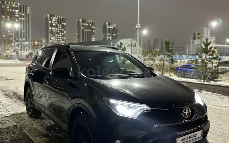 Toyota RAV4 2018 года за 15 100 000 тг. в Астана